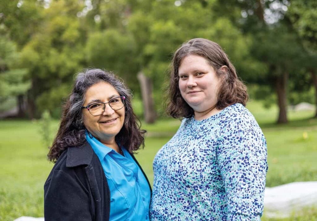 Postulant Vicky Ortega (left) and Novice Kathleen Ann Lee (right)